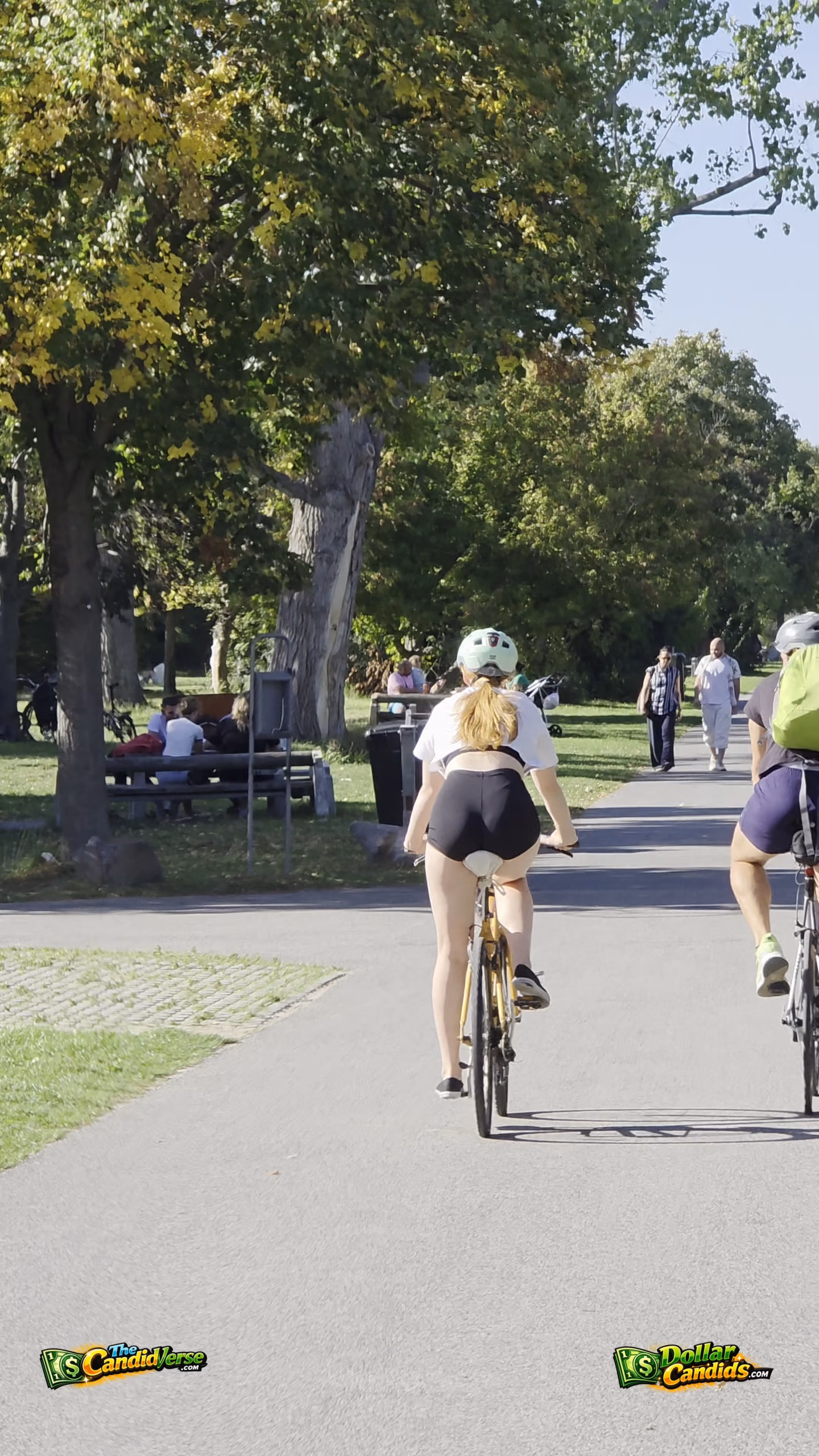 BlackShortsBicycle 4K 30 HDR