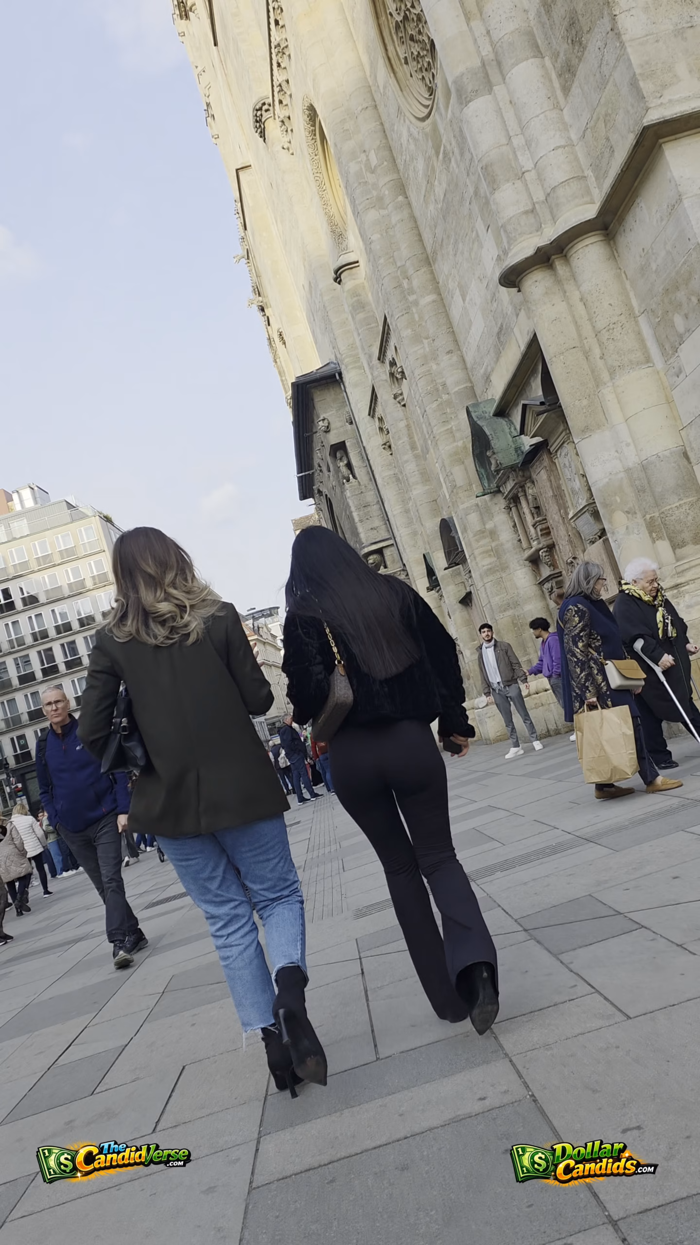 SlimBubbleAssBrunette 4K 30 HDR