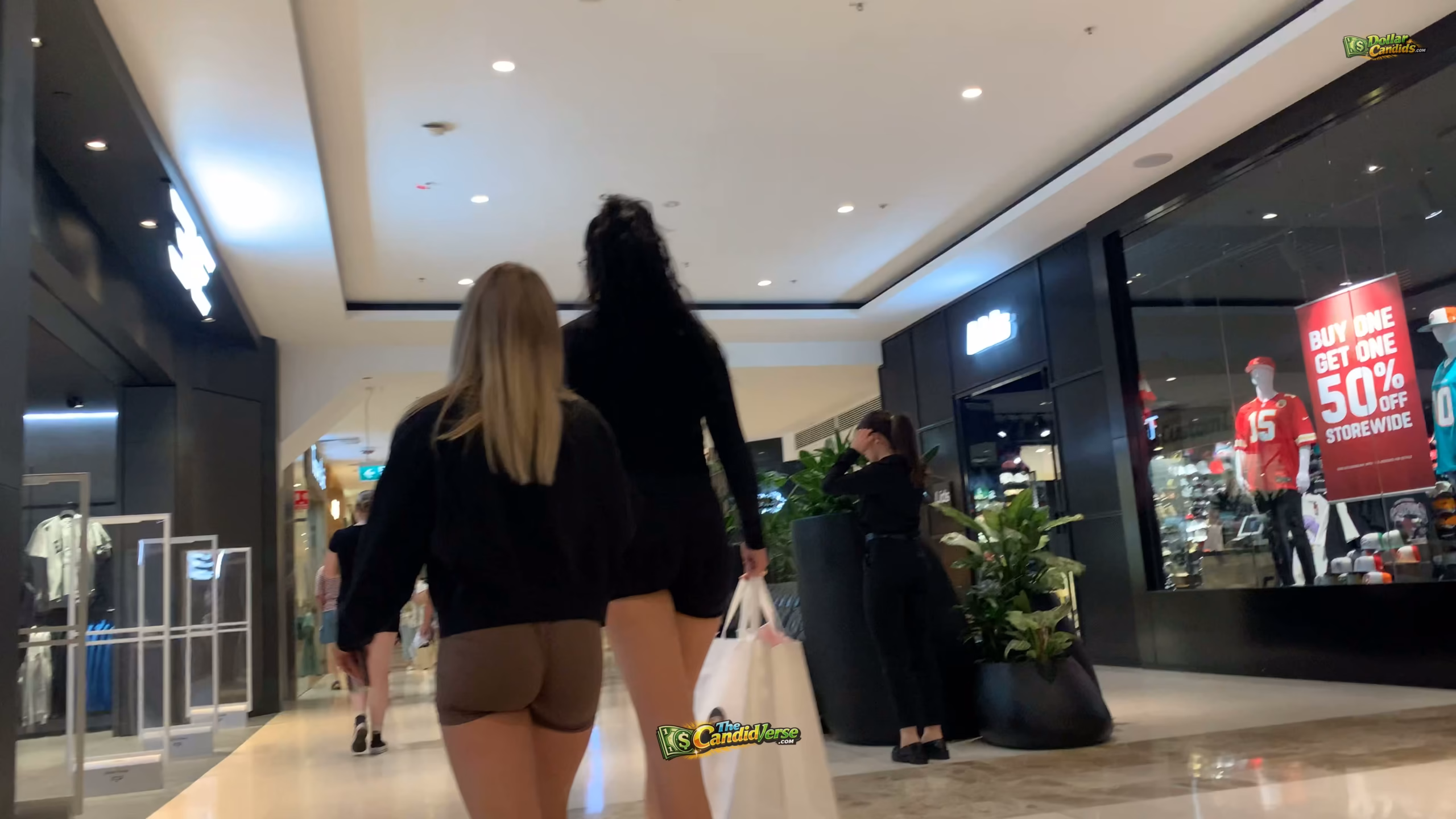 TallBrunette&ShortBlonde Duo